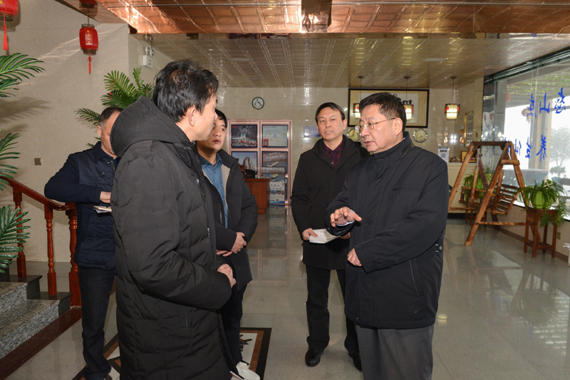 12月10日，魏书记调研民宿产业（卧云山庄）.jpg