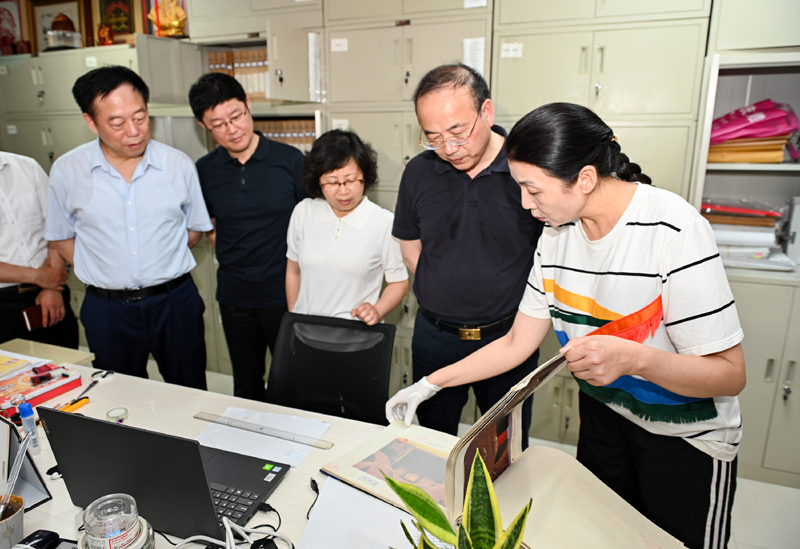 6月2日，张书记调研再芬黄梅戏剧院4.jpg