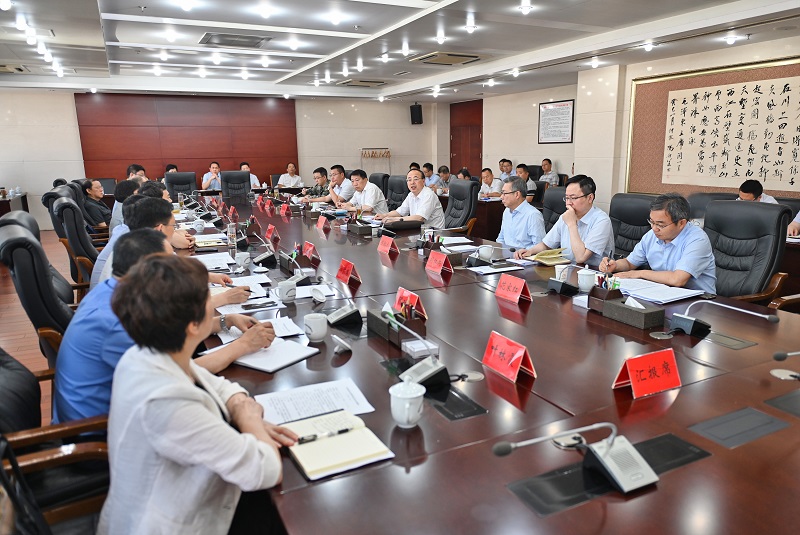 6月8日，张书记召开市委常委会。.jpg